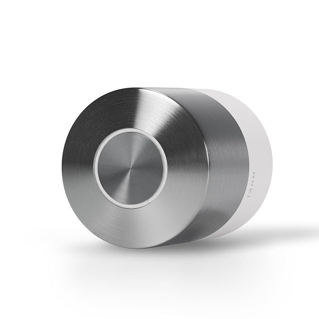 Nuki Smart Lock Pro an einer Tür montiert